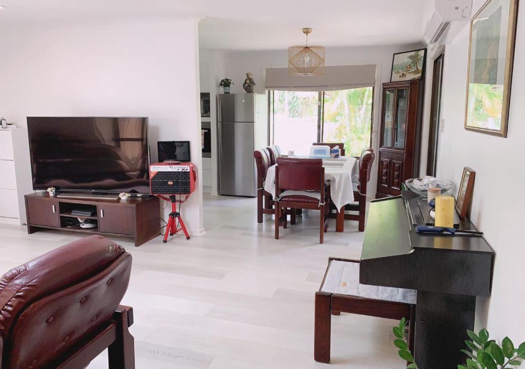 Ashmore House | Home Away From Home-(Room1)