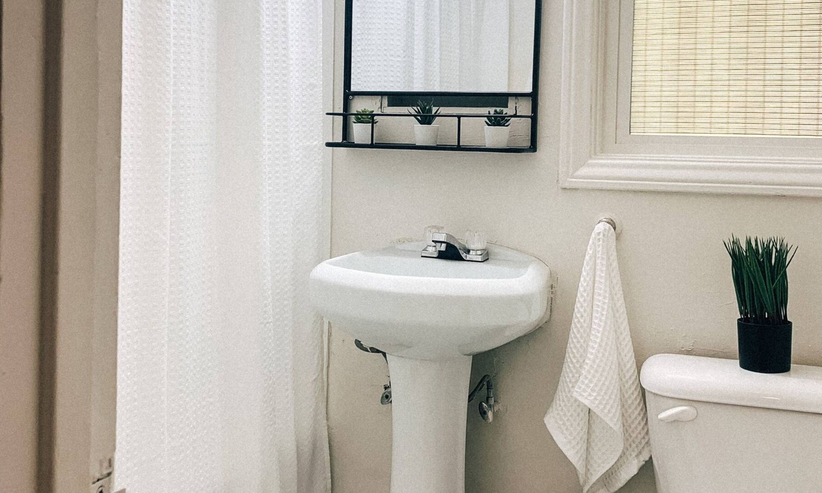 Little Italy Cottage | Home-y Cottage In The Heart of Little Italy