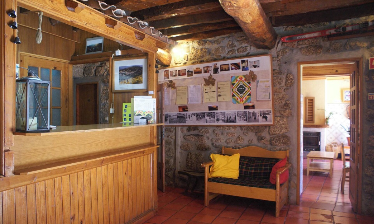 Seia Apartment | Homerez - Cosy Apartment in Seia with Fireplace - 25 m²