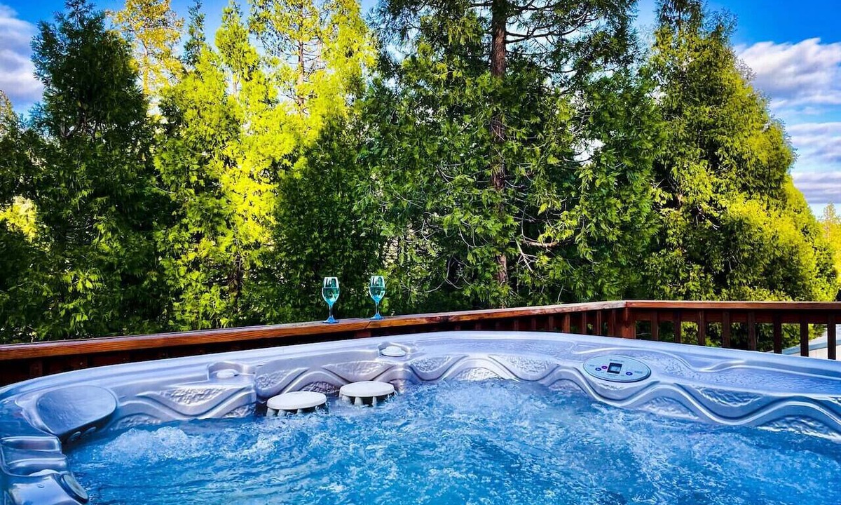 North Fork Apartment | Honeybee Hive - Hot Tub - BBQ - 8 minutes to Bass Lake - Sleeps 6
