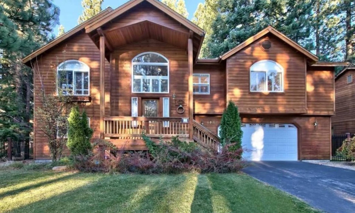 Montgomery Estates House | Hot Days, Cool Nights – 4BR Pet-Friendly Home in South Lake Tahoe