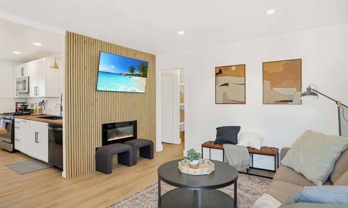 City Heights House | Hot Tub|Outdoor Lounge|Queen Beds|Chef's Kitchen