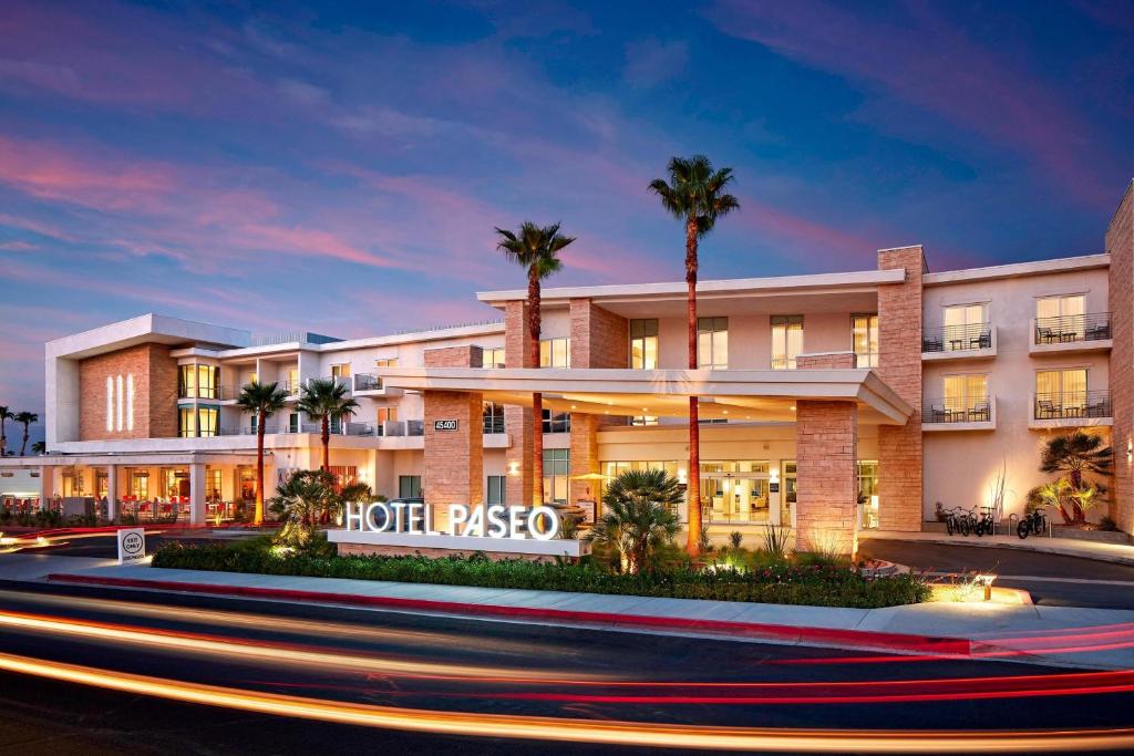 Palm Desert Hotel | HOTEL PASEO, Autograph Collection