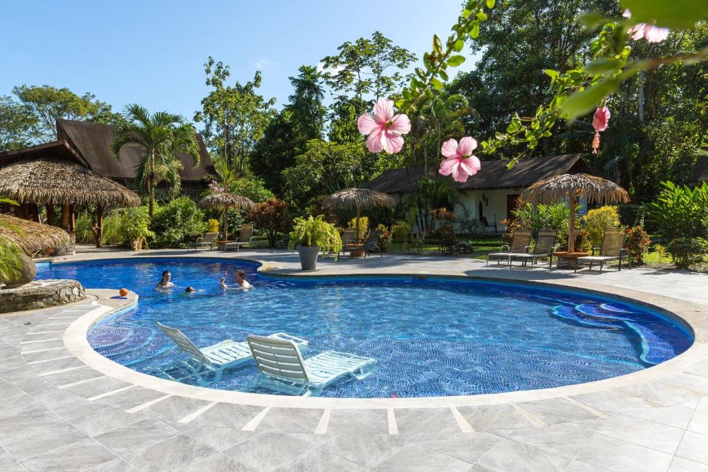 Cahuita Hotel | Hotel Suizo Loco Lodge & Resort