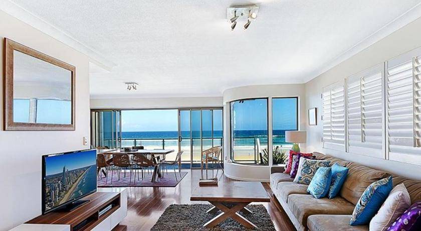Main Beach House | House ∙ 4 bedrooms ∙ 10 guests
