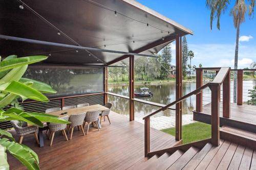 Burleigh Waters House | House ∙ 5 bedrooms ∙ 13 guests