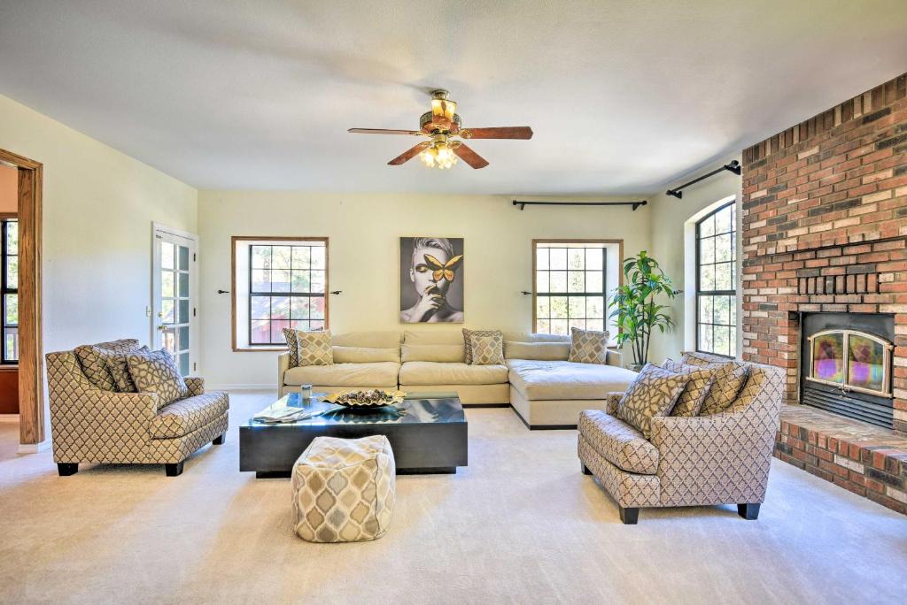 Pine Mountain Club House | Huge Pine Mountain Club Cabin Kid Friendly!