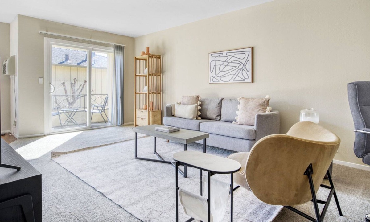 Shoreline West Apartment | Ideal Mountain View 2BR w/ Pool & Courtyard, 10 min to FB, by Blueground