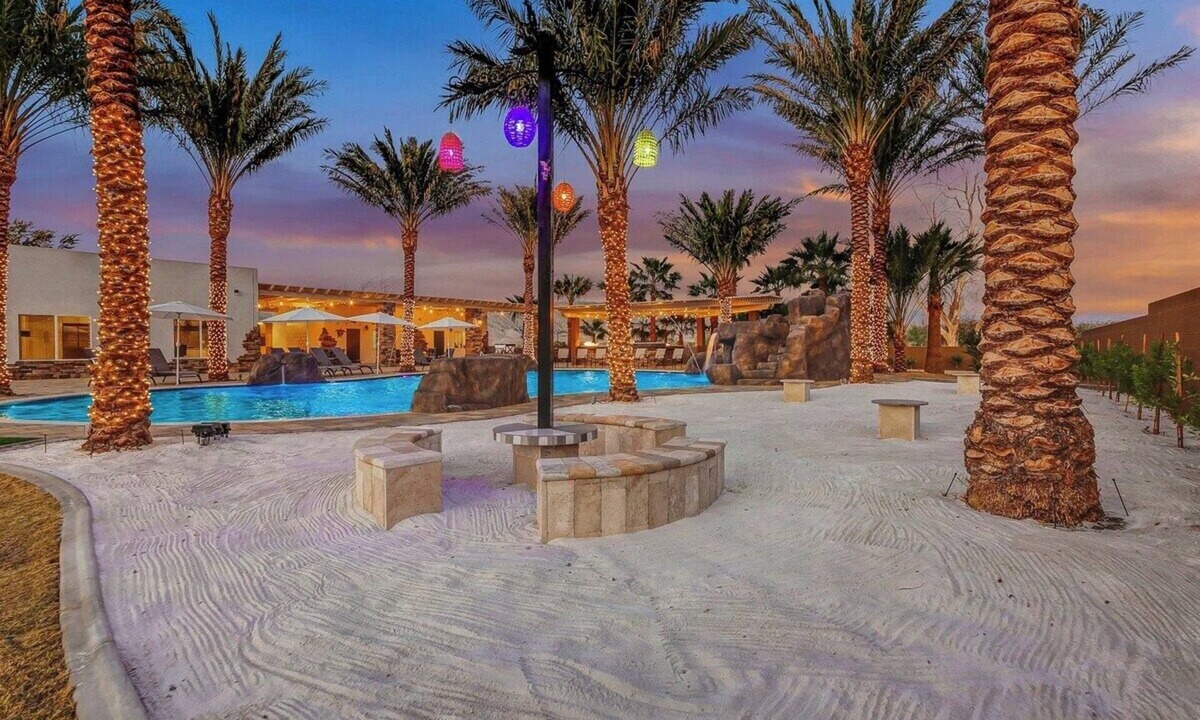 Indio House | Imagine stepping into a sprawling estate nestled amidst lush greenery, a piece of luxury and comfort