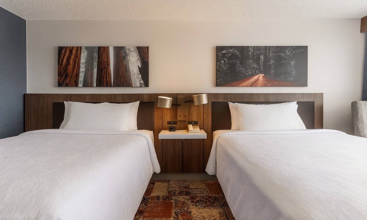 Emeryville Hotel | Indulge in Home-Like Comfort! 3 Convenient Units Near Berkeley Art Museum