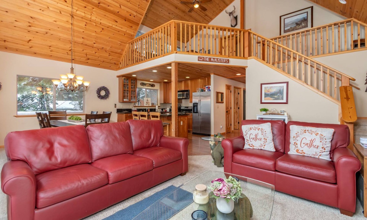 Arnold Cabin | Innsbruk Chalet- Cozy Mountain Retreat