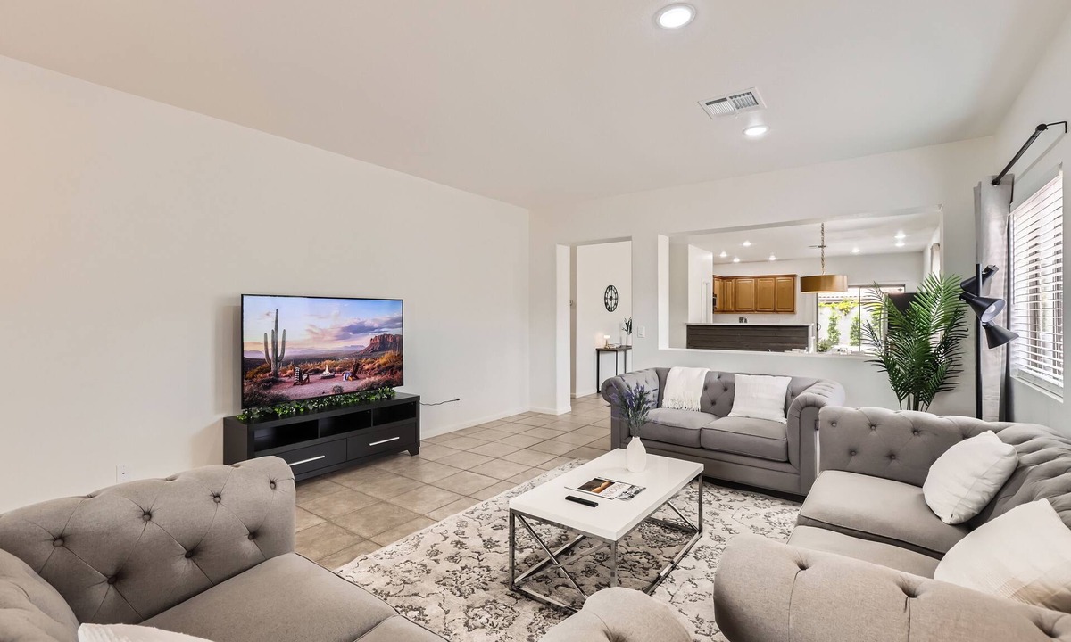 Alta Vista Estates House | Inviting, Clean & Cozy Retreat: Relax & Refresh in the Hot Tub or Play Sports!