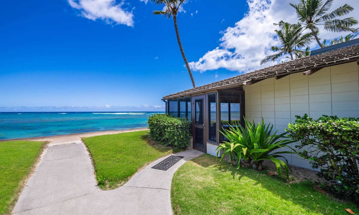 Waialua Cottage | Island Jewel — Ocean Front North Shore Paradise