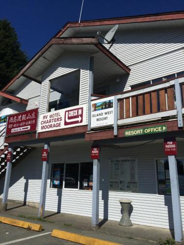 Ucluelet Hotel | Island West Resort-Motel