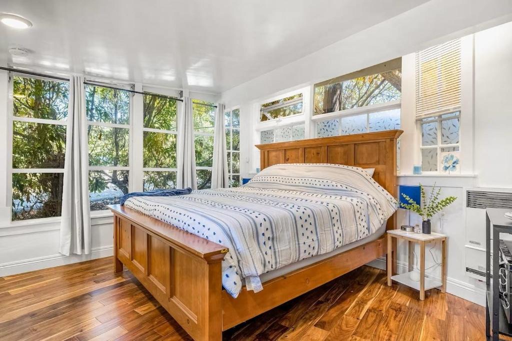 Santa Barbara House | Jennifer's Cottage Room | Chosen Beach Collection