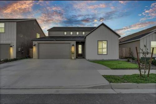 Visalia Villa | Joyhouse
