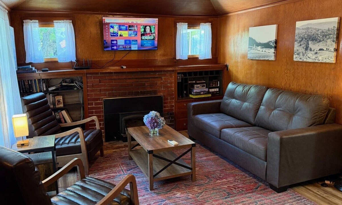 Santa Ysabel House | Julian Orchard Ranch | 27 Acres | Spa | Private