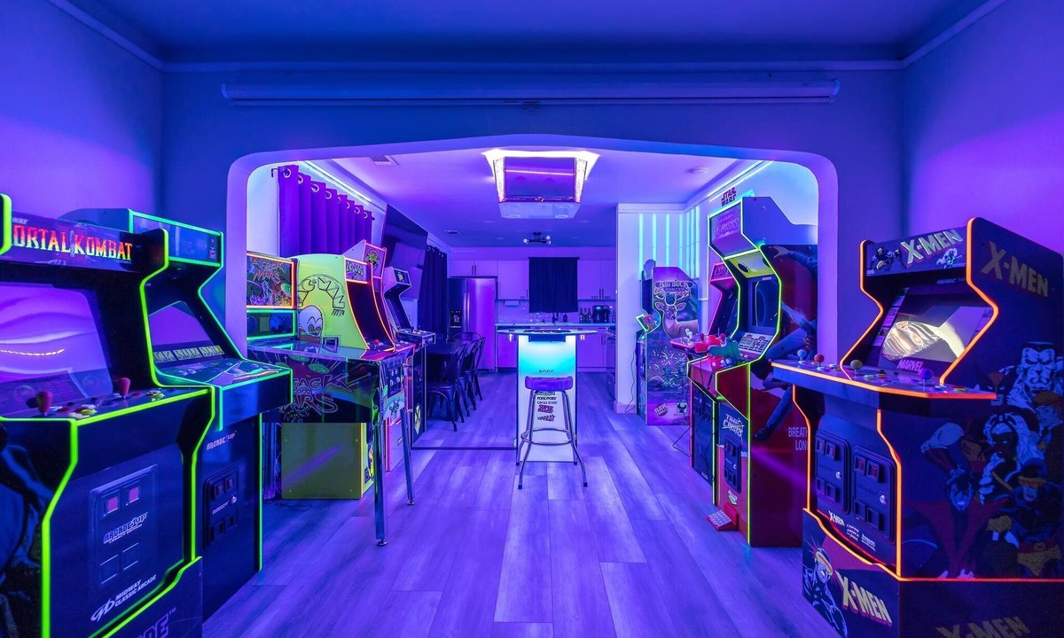Visalia House | Jumbotron, Arcade, Themed Rooms, Theater
