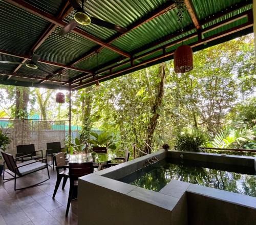 Uvita Villa | Jungle House with Private Jacuzzi