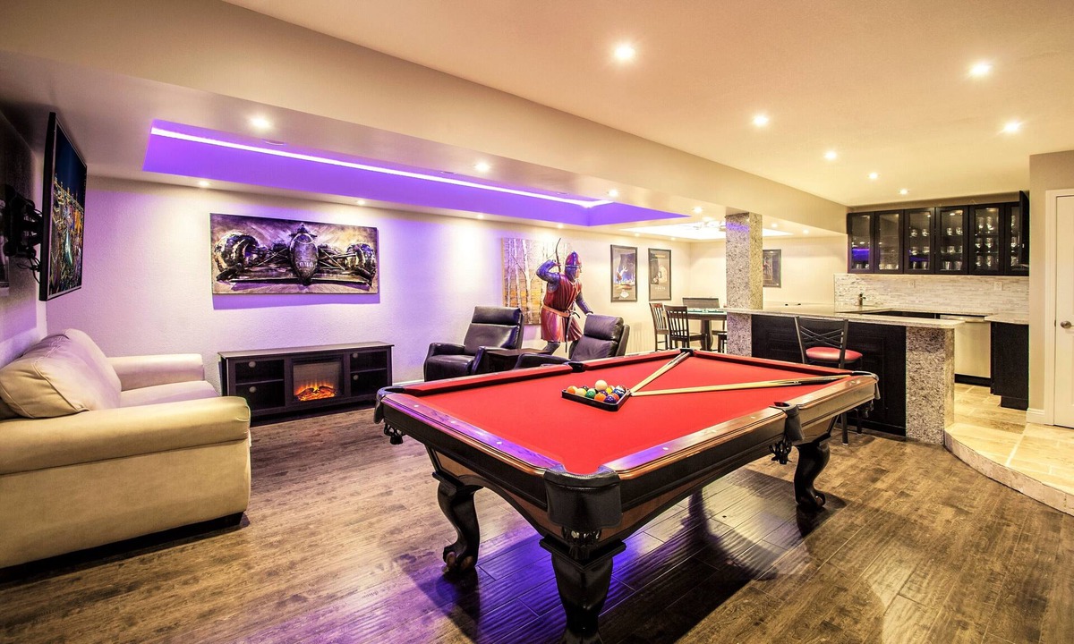 Canyon Gate House | Just Listed! - Beautiful 4 Bed 3 Bath Close To Strip W/pool/spa/gameroom