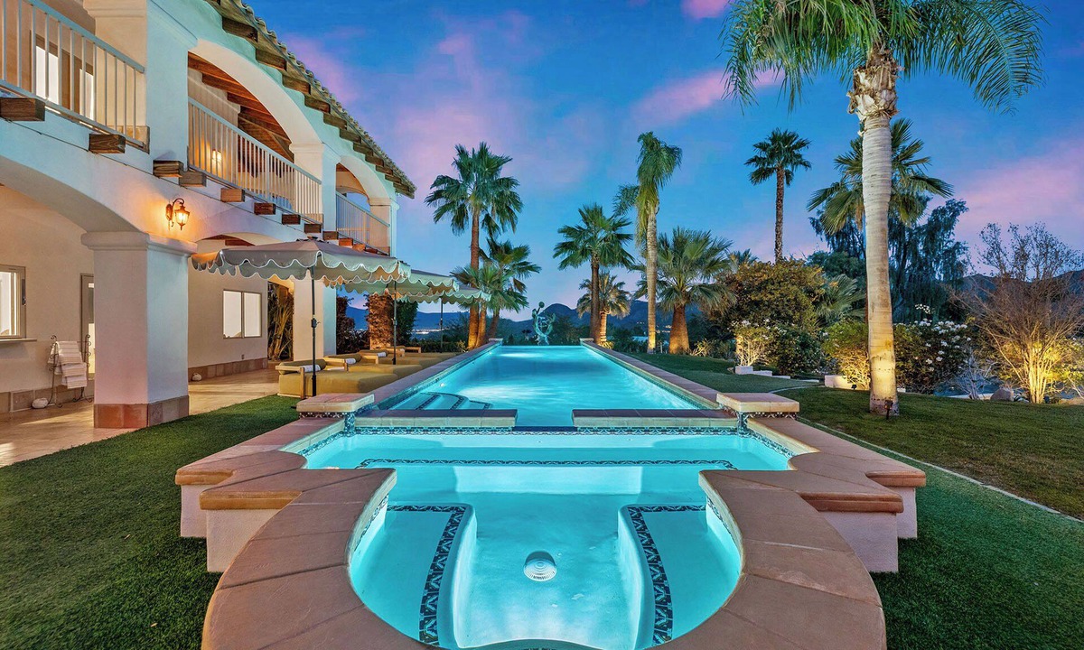 Palm Desert House | Kempa Villa - 5 Acre, 8 Bedroom Compound