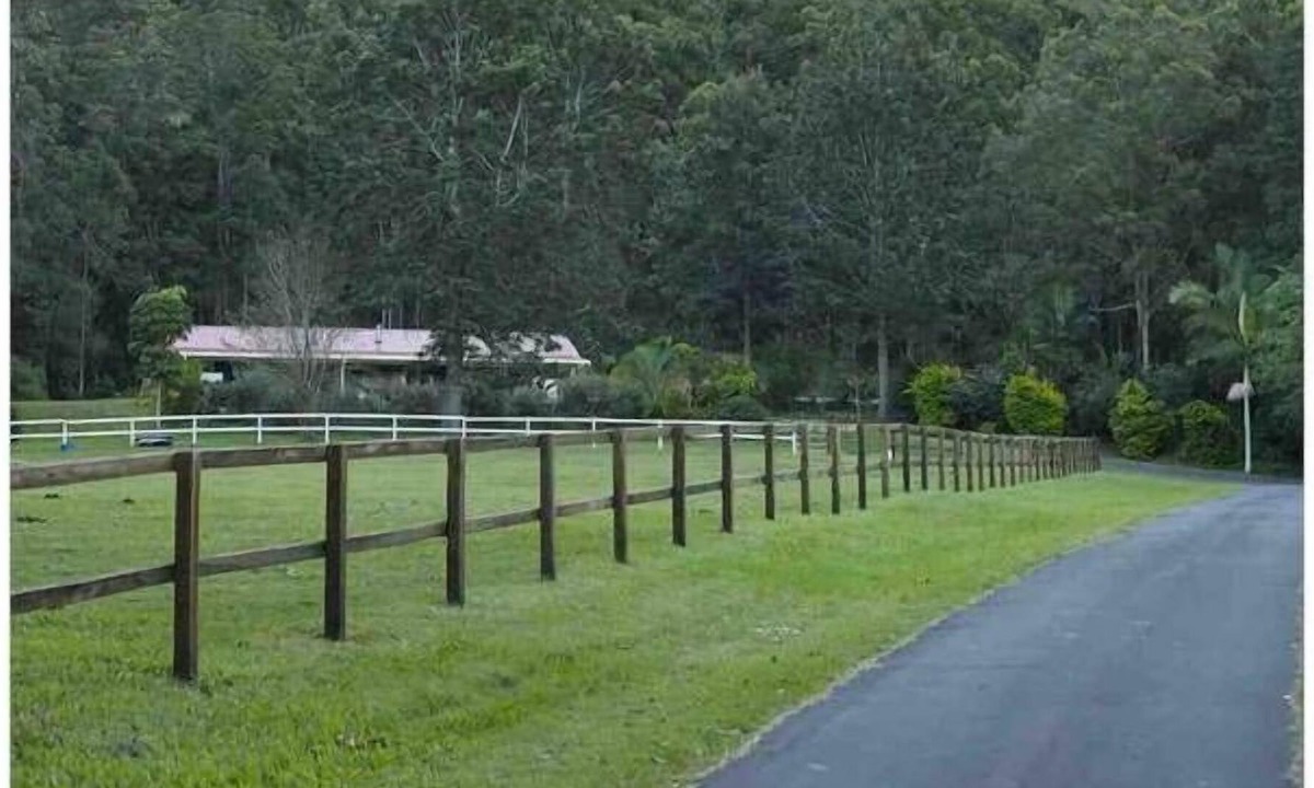 Tallebudgera Valley Cottage | KNOTSOFAR PET FRIENDLY COTTAGE