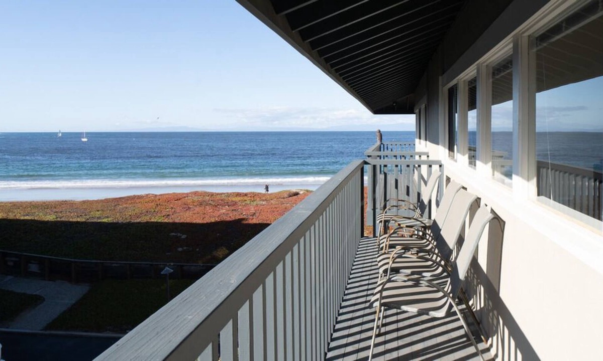Downtown Monterey House | La Playa 23 - Monterey Townhome - Discounted Rates on the Beach!