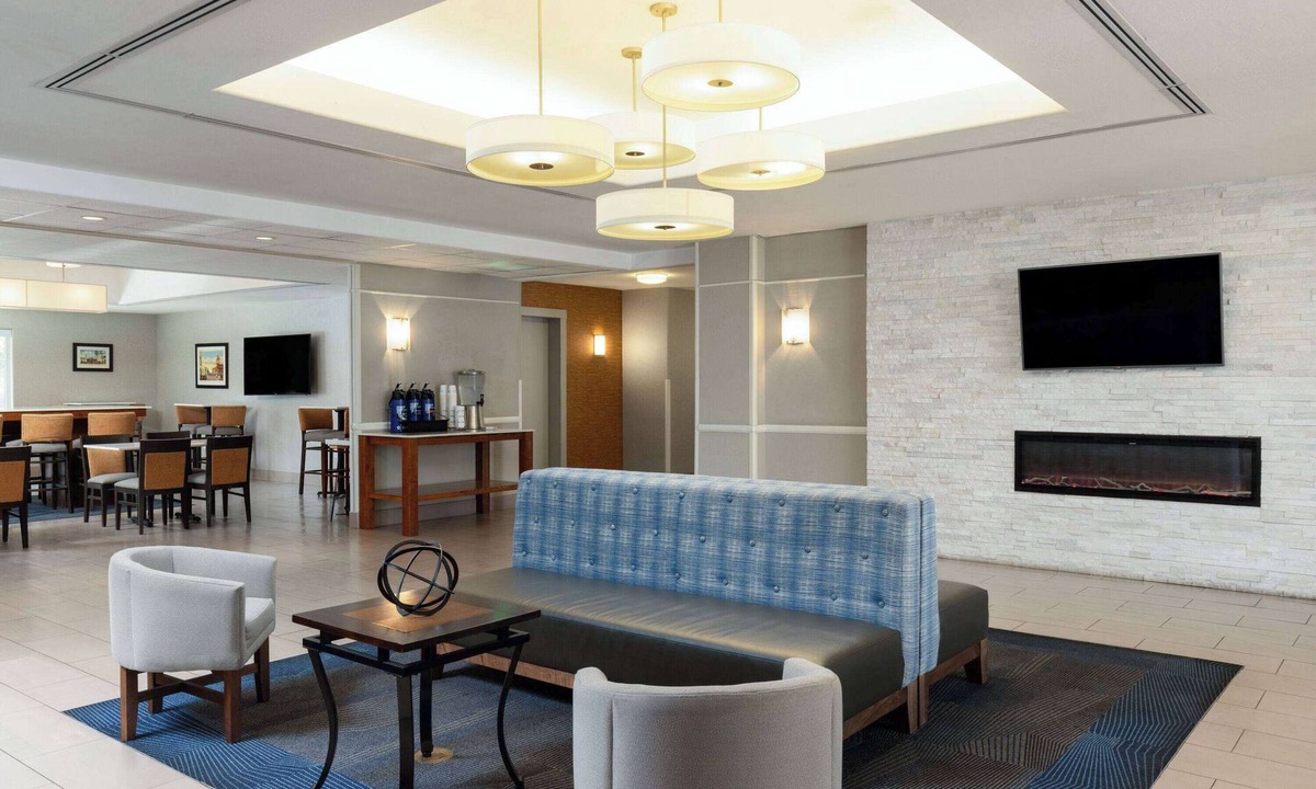 Greenacres Hotel | La Quinta Inn & Suites by Wyndham Bakersfield North