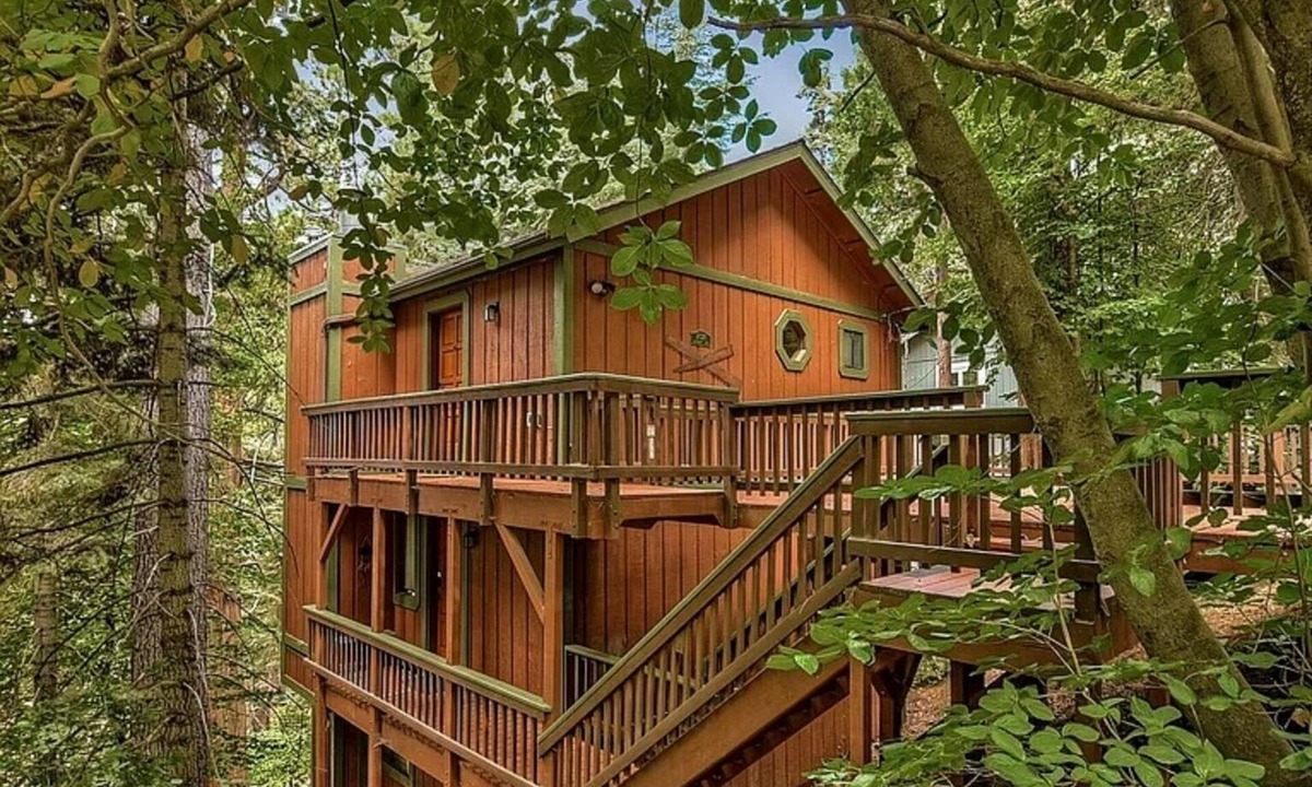 Arrowhead Villas House | Lake Home in the Pines with a Dodger history