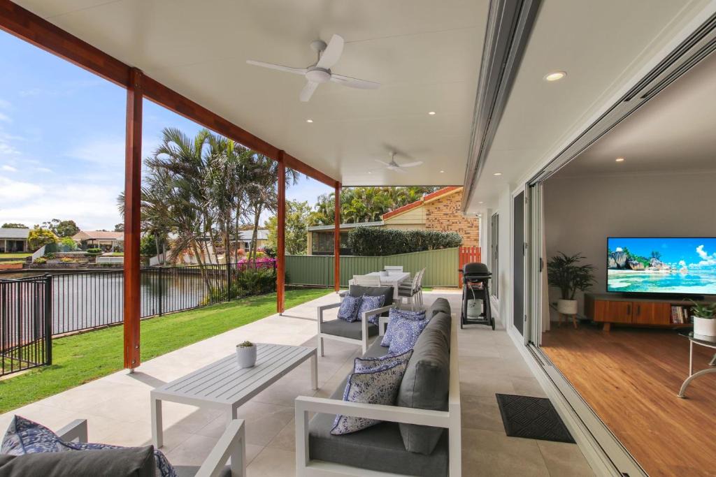 Pelican Waters House | Lake House On Magellan 58 Ramsay Crescent