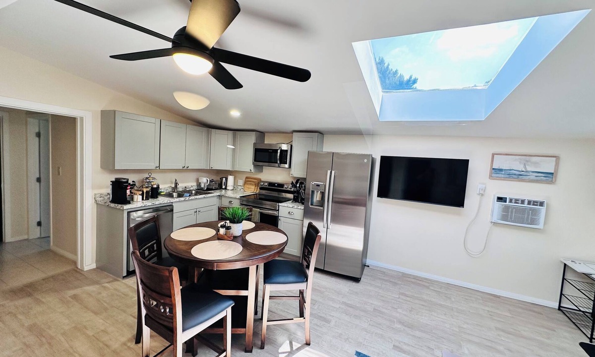 San Carlos Apartment | Lake Murray 3BR Retreat with AC and Skylight