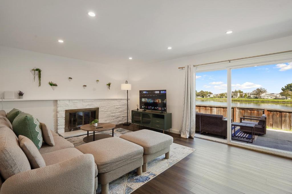 East San Mateo Apartment | Lakefront 3 Bedroom Retreat with Beautiful Water Views