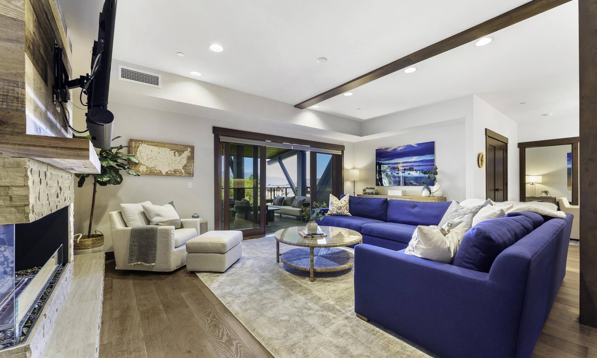 Stateline Condo | Lakefront community 2,775 sqft. 4 bed, 4 bath Condominium