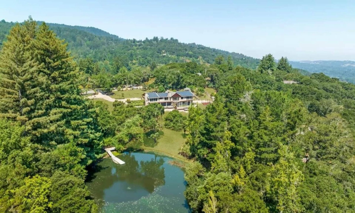 Woodside House | Lakefront Redwood Retreat 15 Minutes from Stanford - downstairs unit only