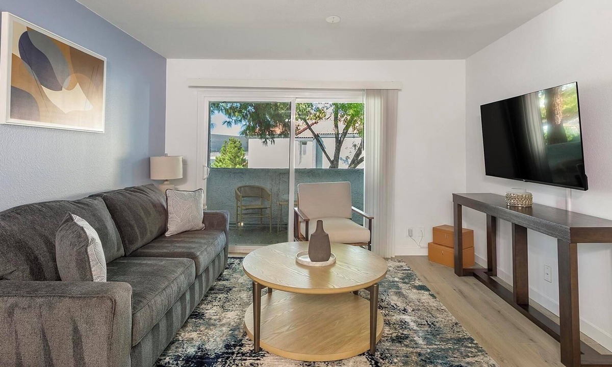 Las Vegas Apartment | Landing | Beautiful 1BD, Courtyard