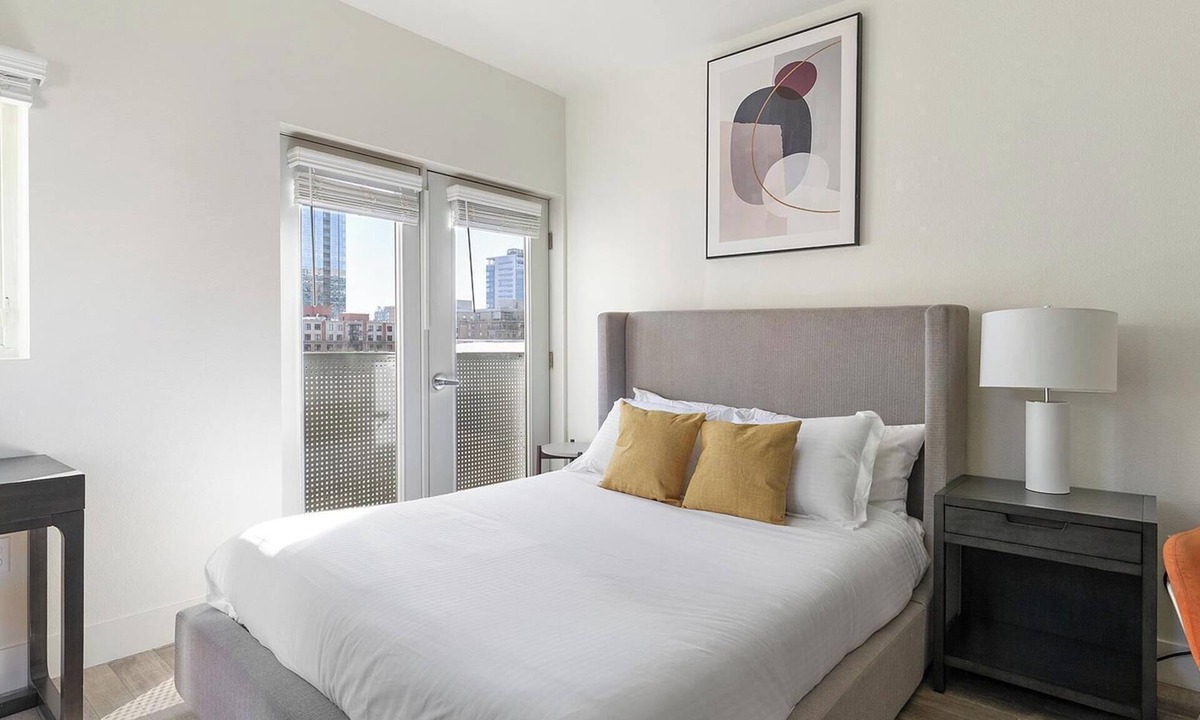 Pearl District Apartment | Landing | Beautiful Studio, Courtyard, Gym