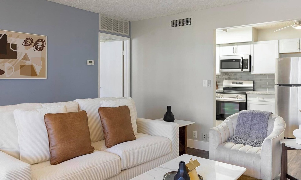 Rancho Oakey Apartment | Landing | Stylish 1BD, Gym