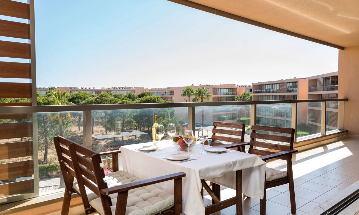 Salgados Apartment | Large apartment for 4, 10 minutes from Salgados beach