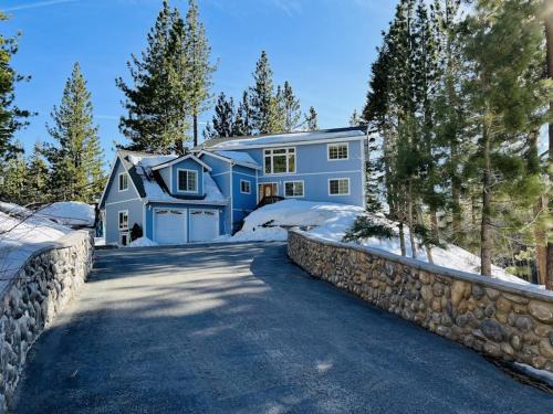 Upper Kingsbury House | Large home among the treetops near Heavenly with hot tub & great deck