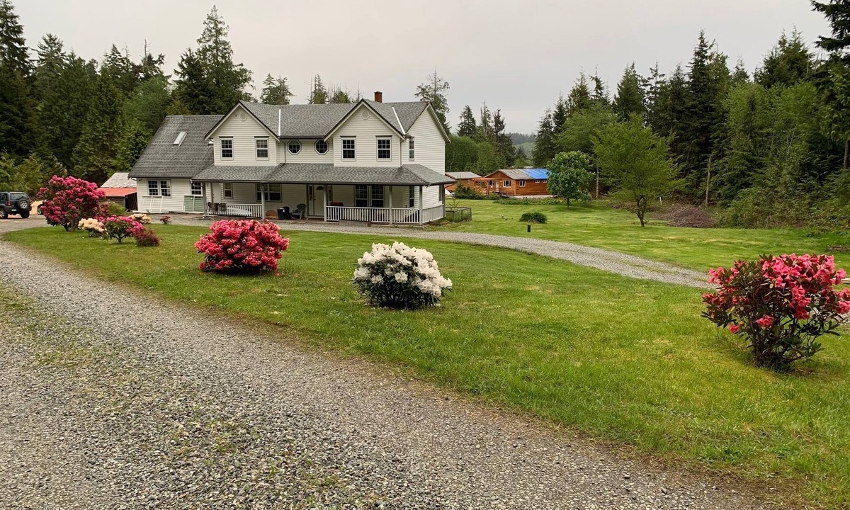 Ucluelet House | Large house for families and friends close to beaches