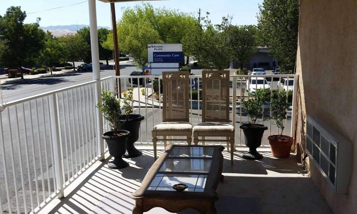 Coalinga Hotel | Laura Lodge