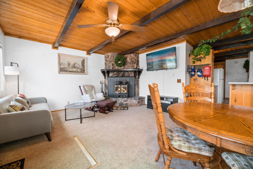 Woodlands House | Lazy Bear Cabin -Beautiful mountaineer style cabin with wood ceilings and beamed accents