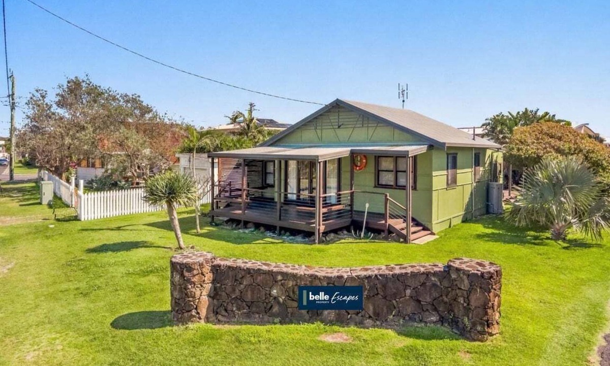 North Creek House | Lennox Beach Shack – Classic Coastal Stay Near the Beach