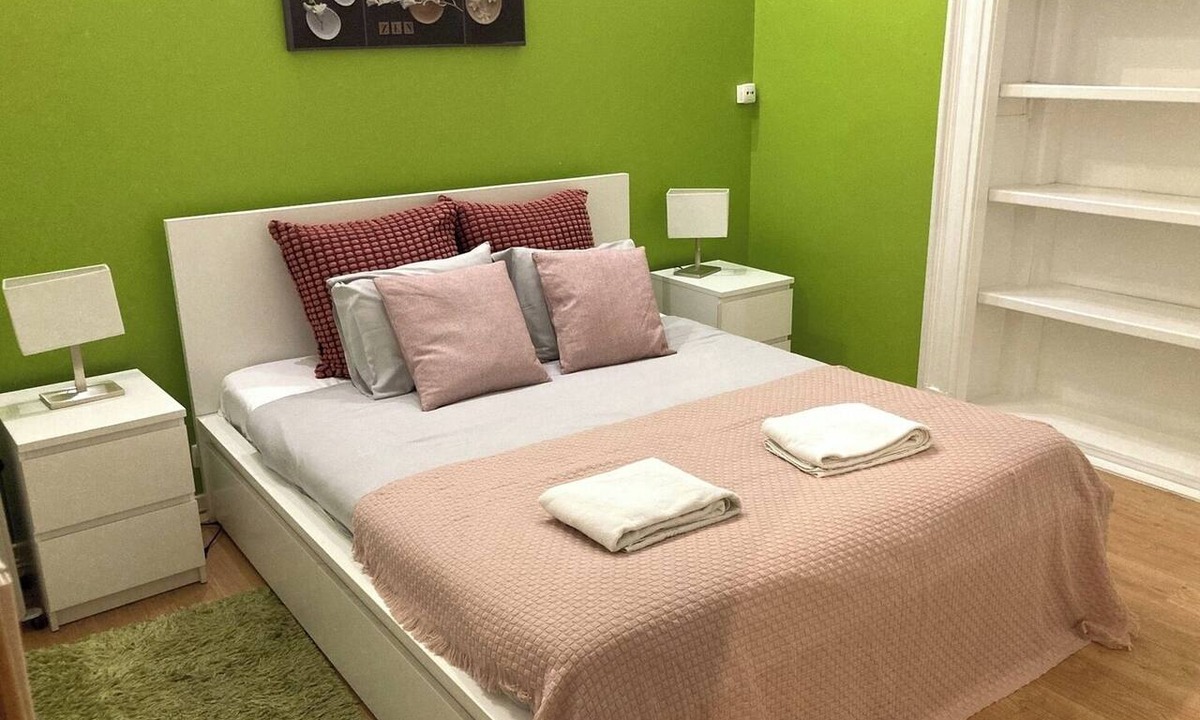 Penha de Franca Apartment | Lisbon T2 apartment in typical villa, Sapadores