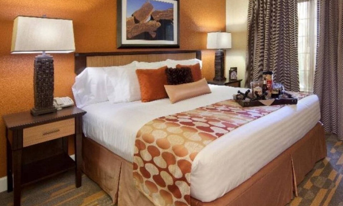 Las Vegas Hotel | Live the Villa Life | 5 Pools, Game Room, Full Kitchen & BBQ Grills