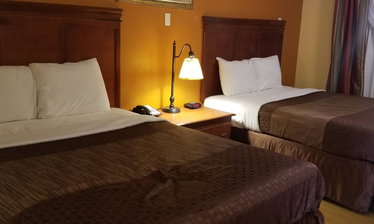 Ontario Hotel | Lotus by Hotel Inn
