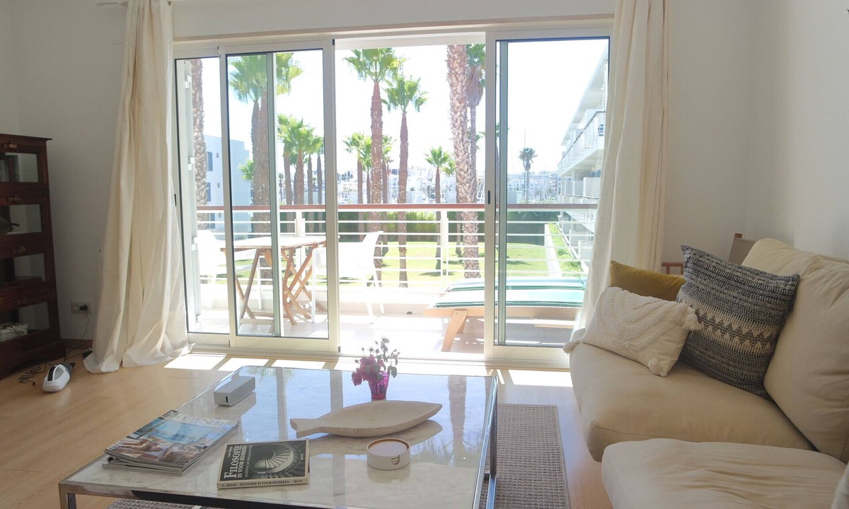 Telheiro Apartment | Lovely spacious one bed apartment with air con & WiFi