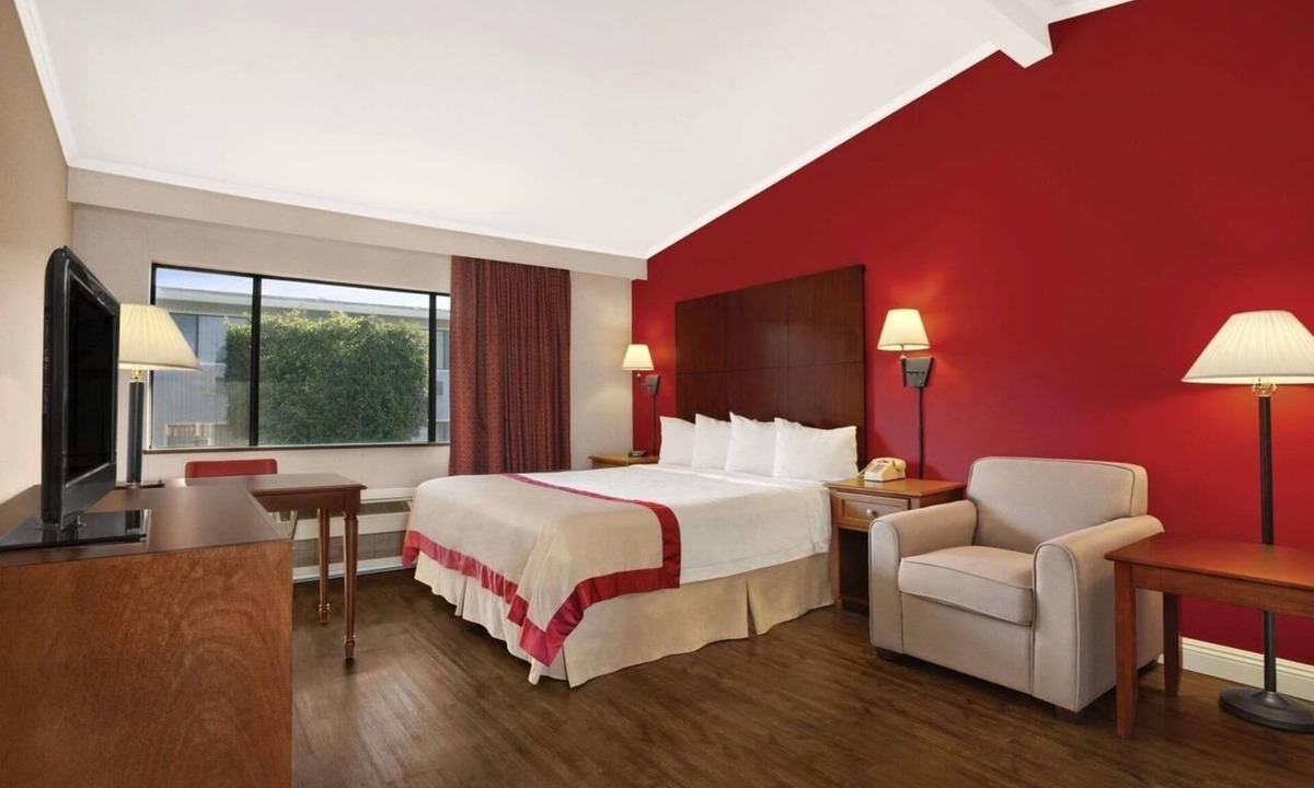 Torrance Hotel | Lover's Paradise! Romantic and Cozy Unit, Restaurant, Pool