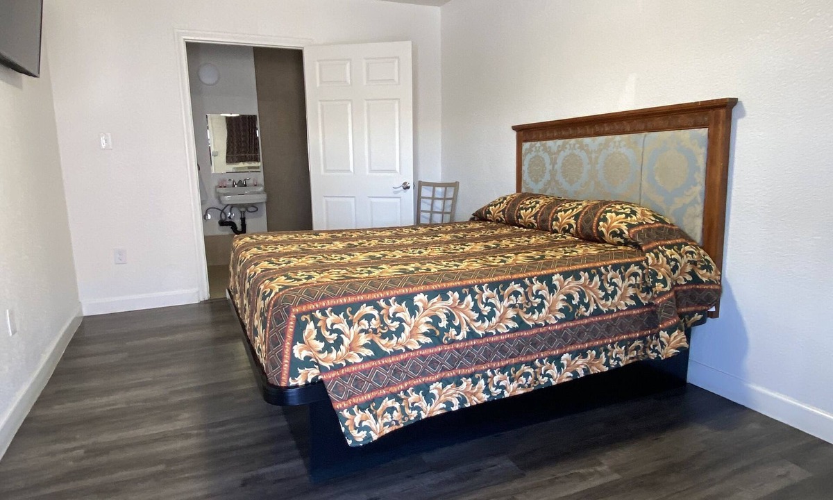 Sunrise Manor Hotel | Lucky cuss Motel
