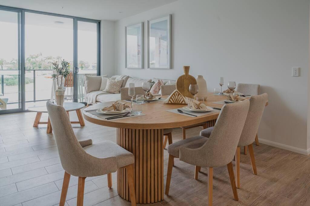 Gold Coast Apartment | Lux Lakeside Apt - Gold Coast